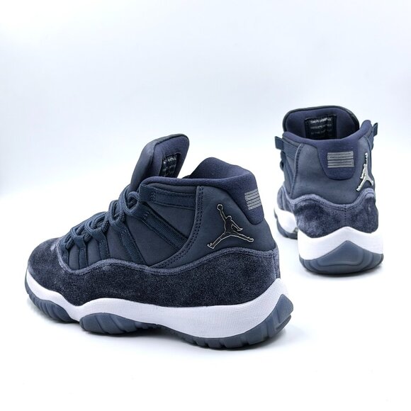 Wmns Jordan 11 Retro Midnight Navy - Picture 10 of 10